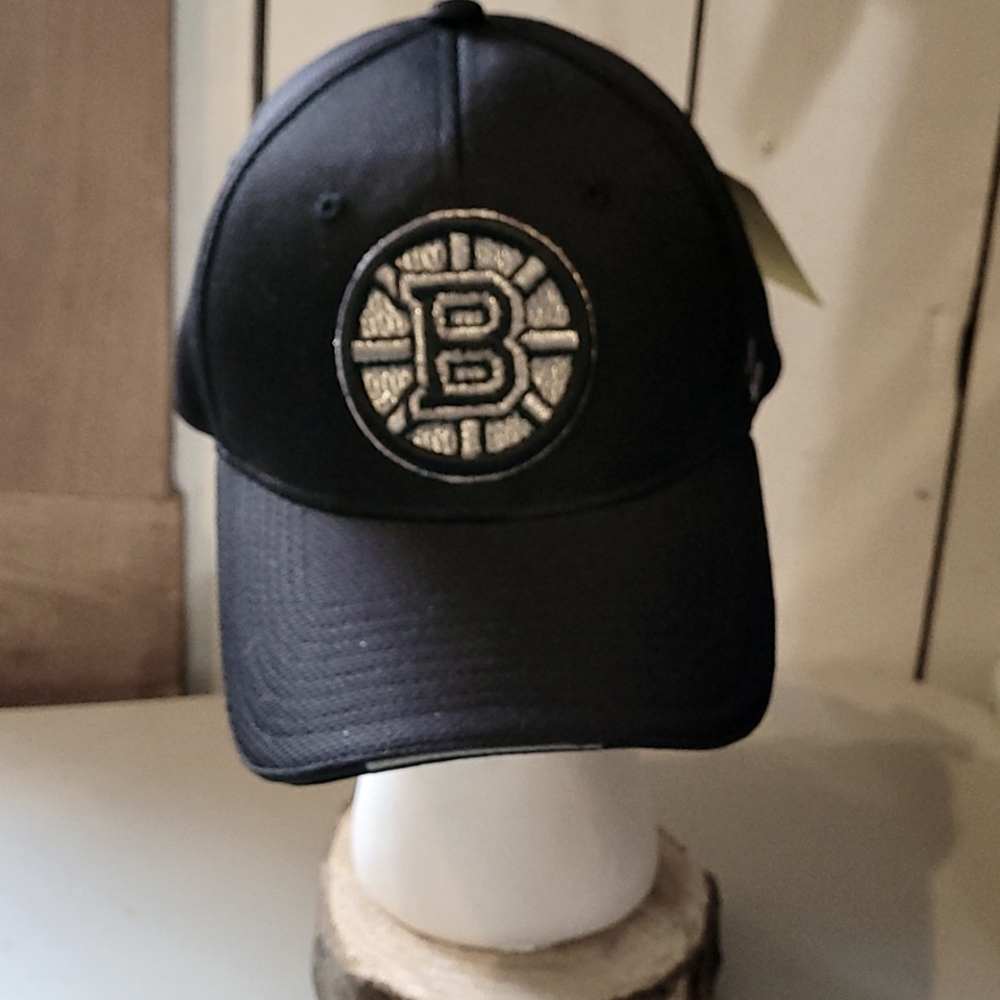 Boston Bruins Cap NWT